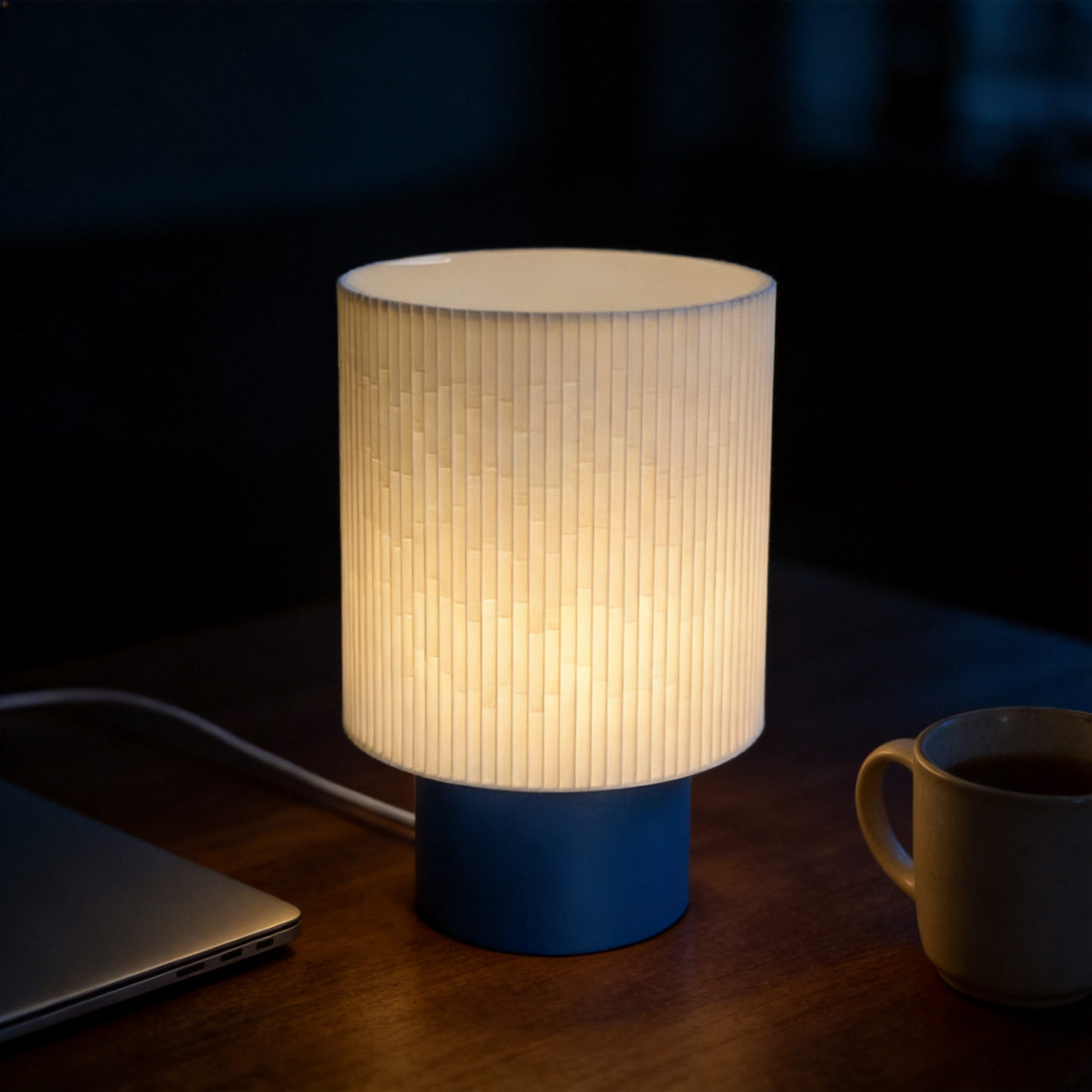 Lampada da tavolo moderna con effetto luce a gradiente e colori della base personalizzabili con lampadina