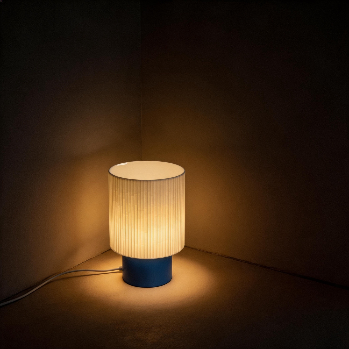 Lampada da tavolo moderna con effetto luce a gradiente e colori della base personalizzabili con lampadina