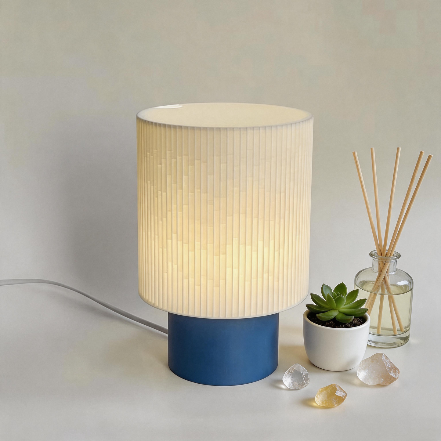 Lampada da tavolo moderna con effetto luce a gradiente e colori della base personalizzabili con lampadina