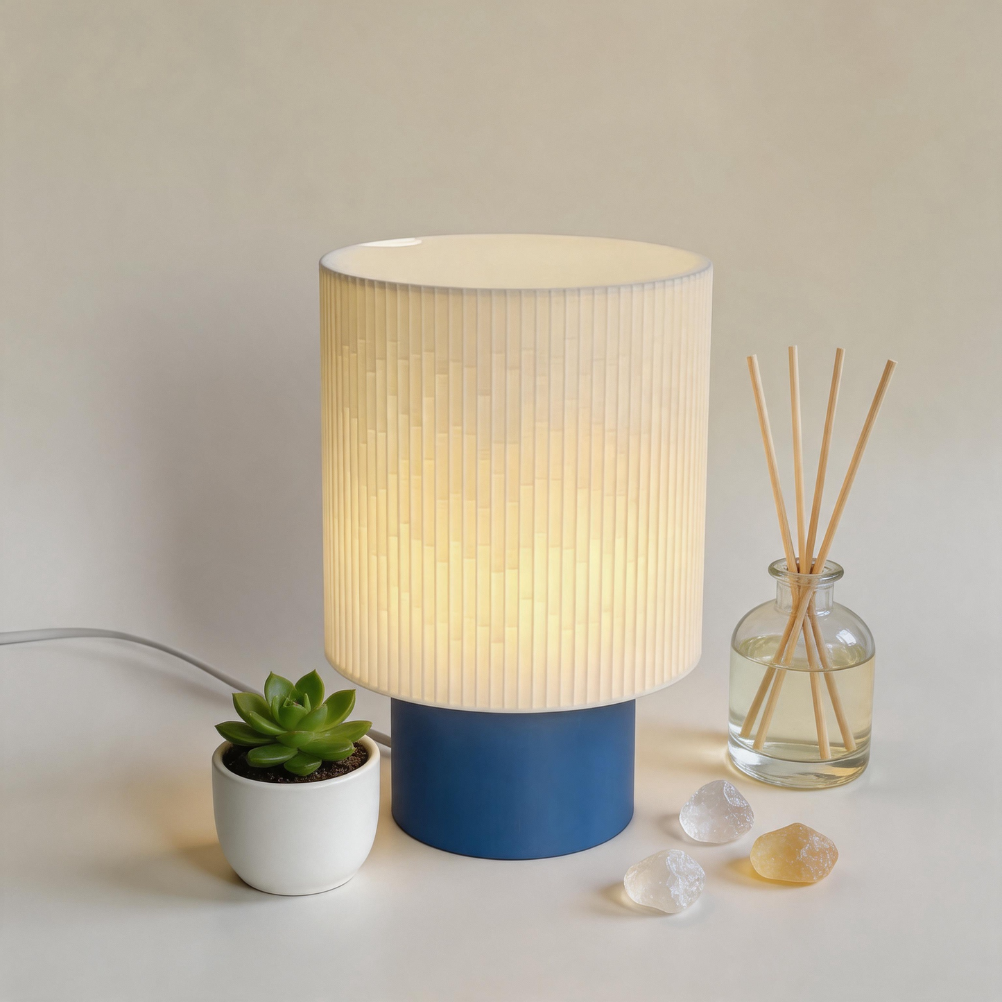 Lampada da tavolo moderna con effetto luce a gradiente e colori della base personalizzabili con lampadina