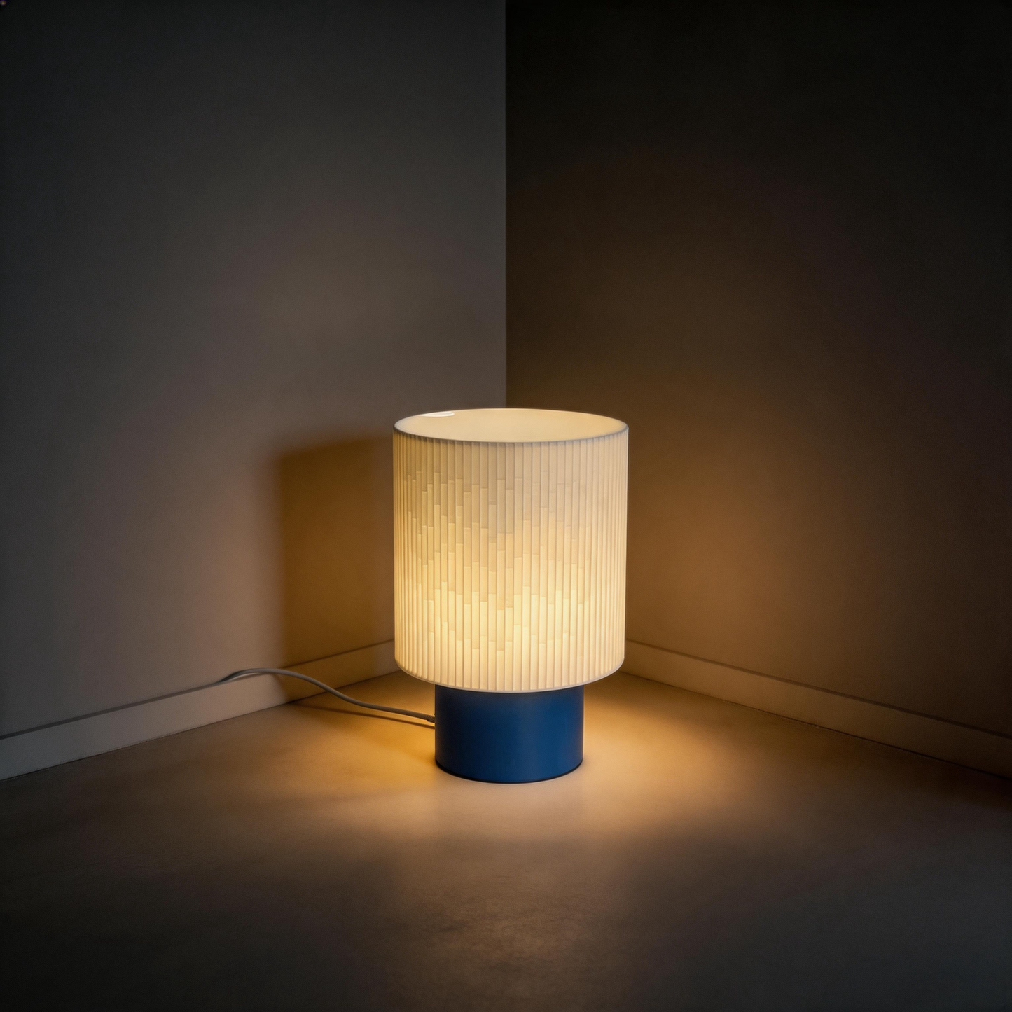 Lampada da tavolo moderna con effetto luce a gradiente e colori della base personalizzabili con lampadina